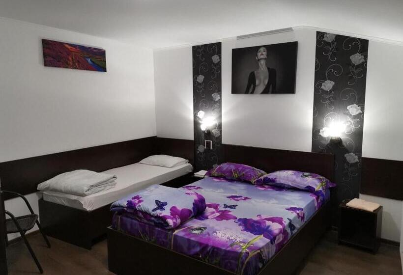 Joe Hostel