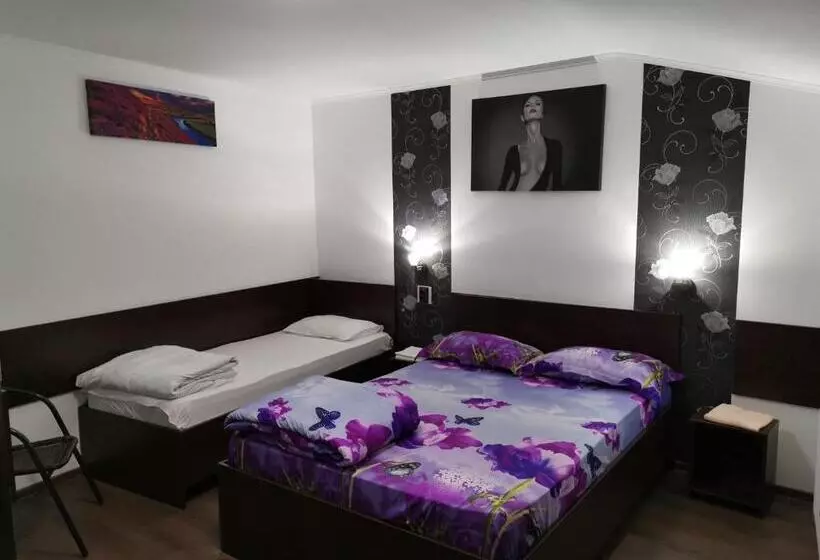 Joe Hostel