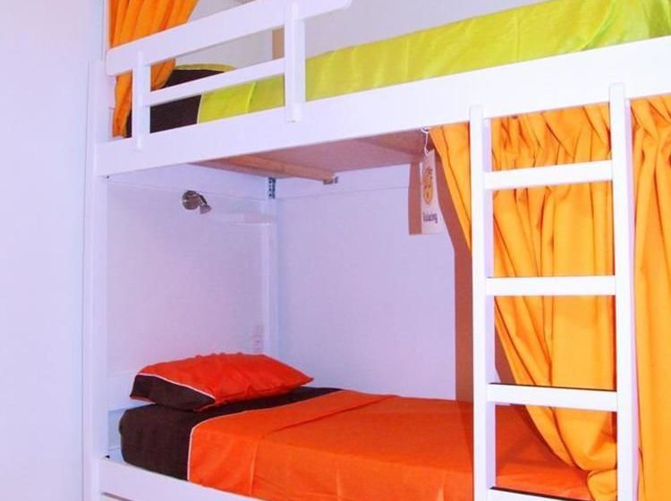 Fly To Lisbon Hostel