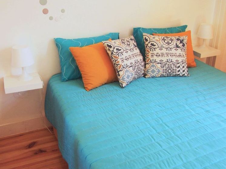 Fly To Lisbon Hostel