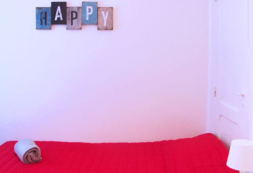 Fly To Lisbon Hostel