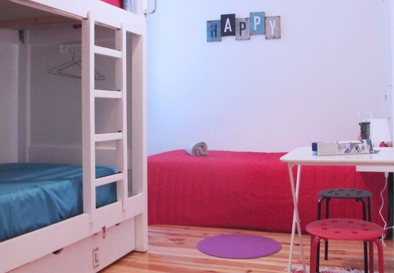 Fly To Lisbon Hostel