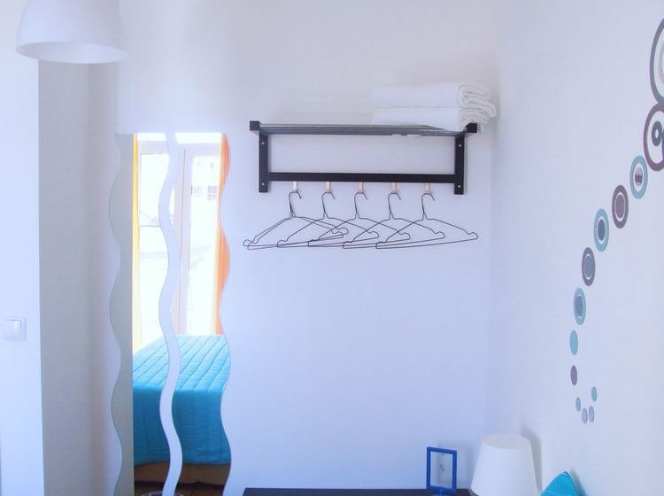 Fly To Lisbon Hostel