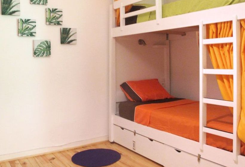 Fly To Lisbon Hostel