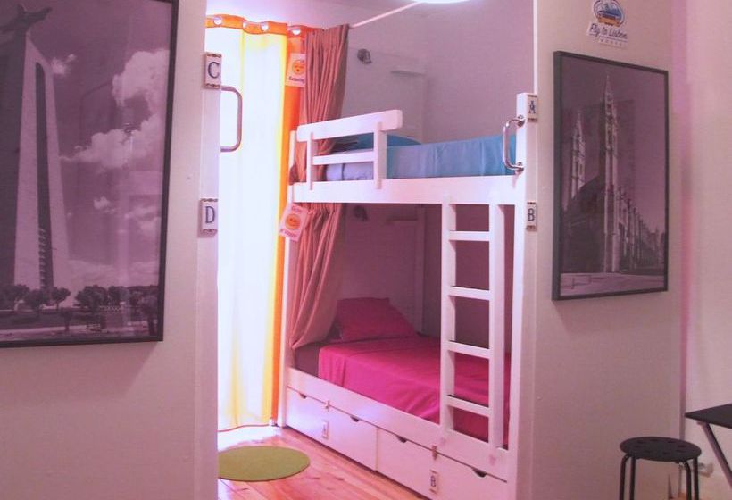 Fly To Lisbon Hostel