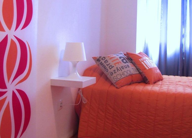 Fly To Lisbon Hostel