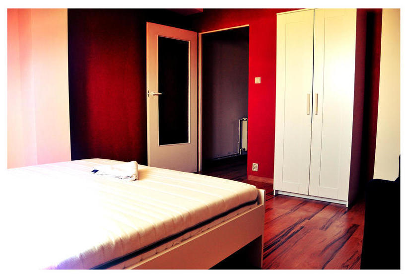 בית מלון כפרי Good Bye Lenin Revolution Krakow - Hostel