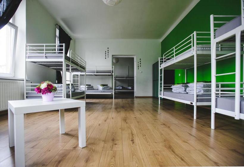 בית מלון כפרי Good Bye Lenin Revolution Krakow - Hostel