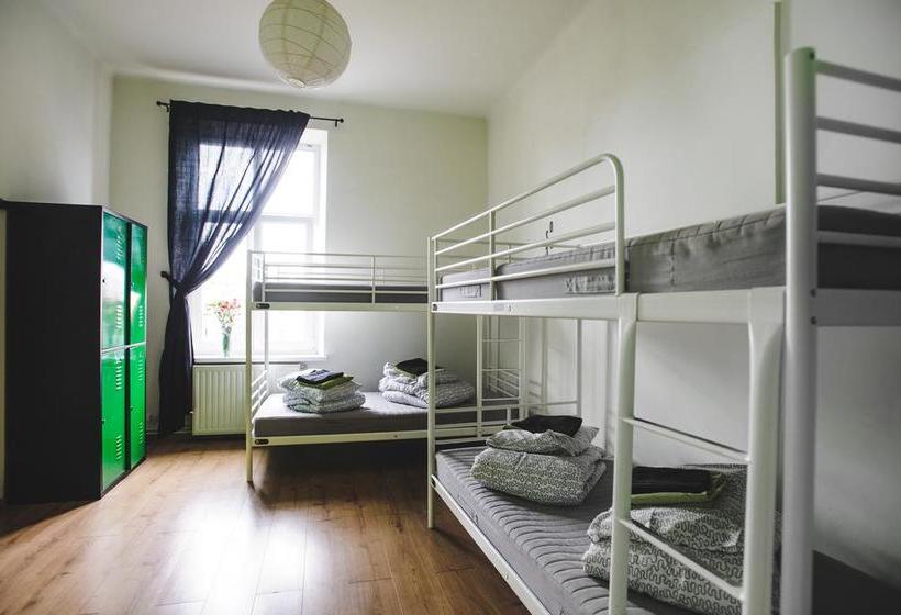 בית מלון כפרי Good Bye Lenin Revolution Krakow - Hostel