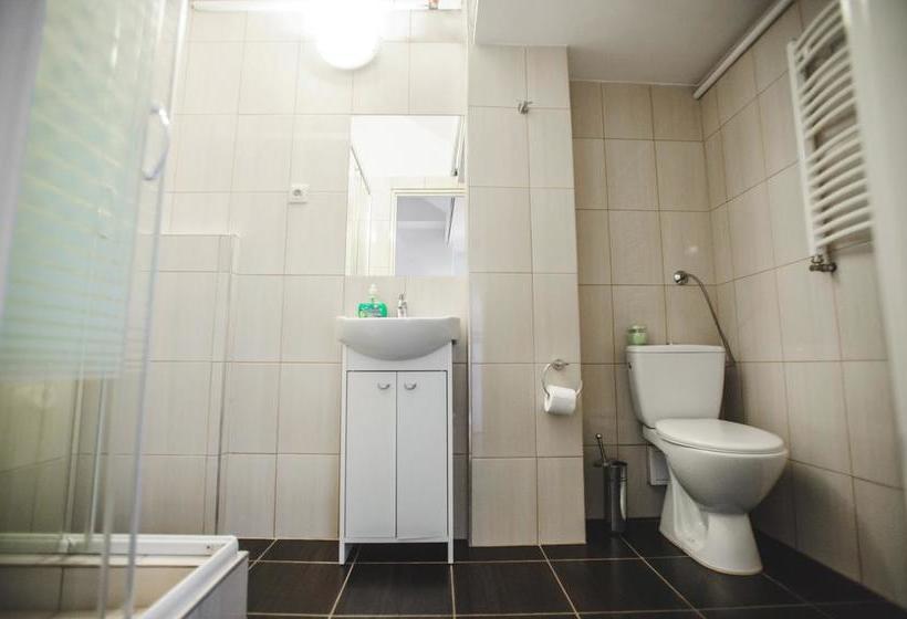 בית מלון כפרי Good Bye Lenin Revolution Krakow - Hostel