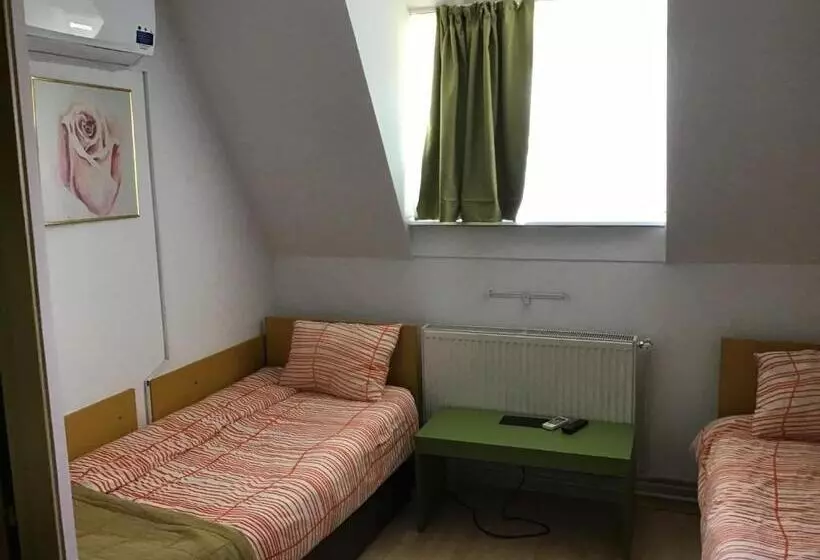 هتل Villa Siret