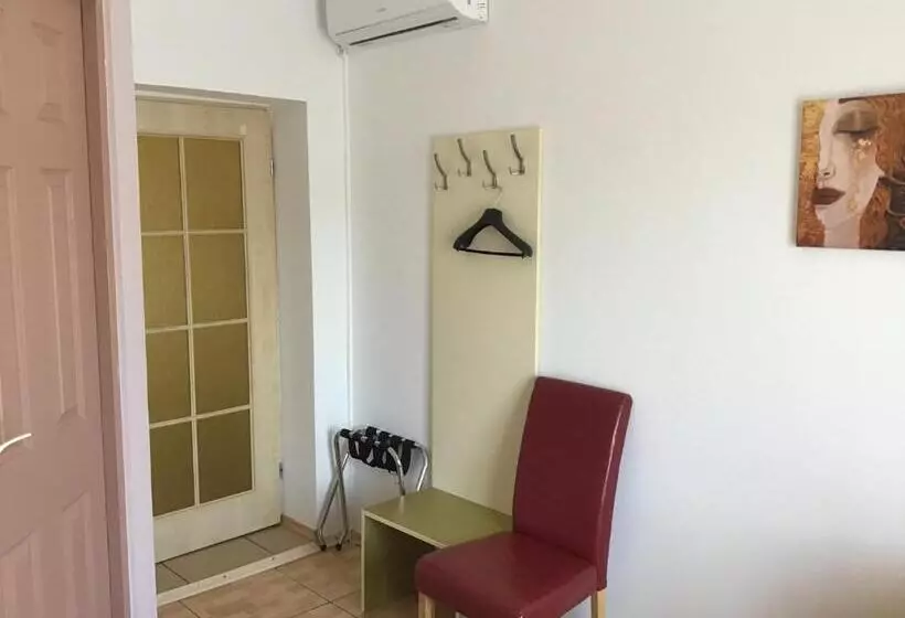 هتل Villa Siret