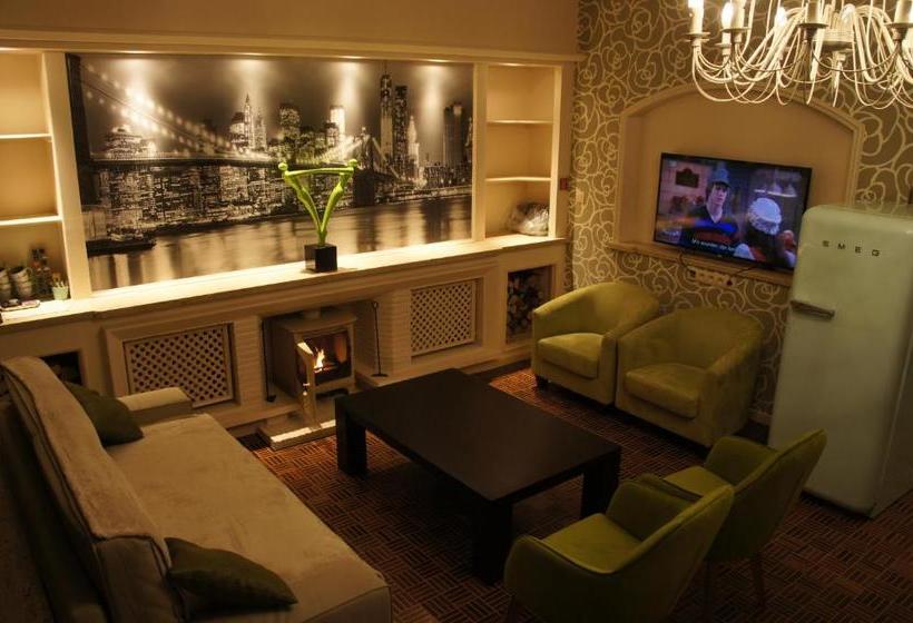 J And R Brussels City Apartment