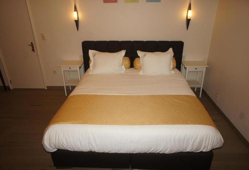 J And R Brussels City Apartment