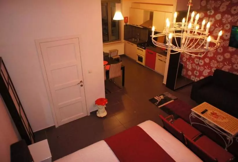 J And R Brussels City Apartment