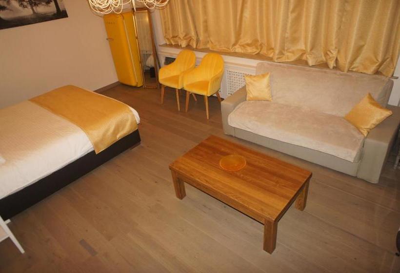 J And R Brussels City Apartment