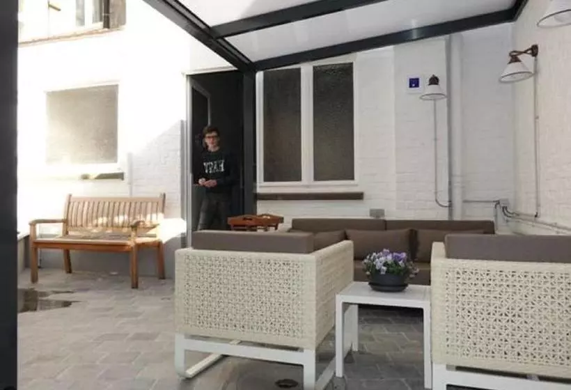 J And R Brussels City Apartment