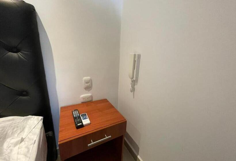 هاستل Aeromar Central