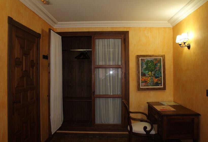 هتل El Palacete Del Corregidor