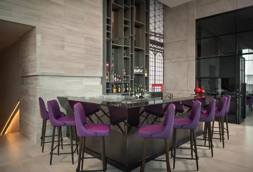 Hotelli Mercure Bangkok Makkasan