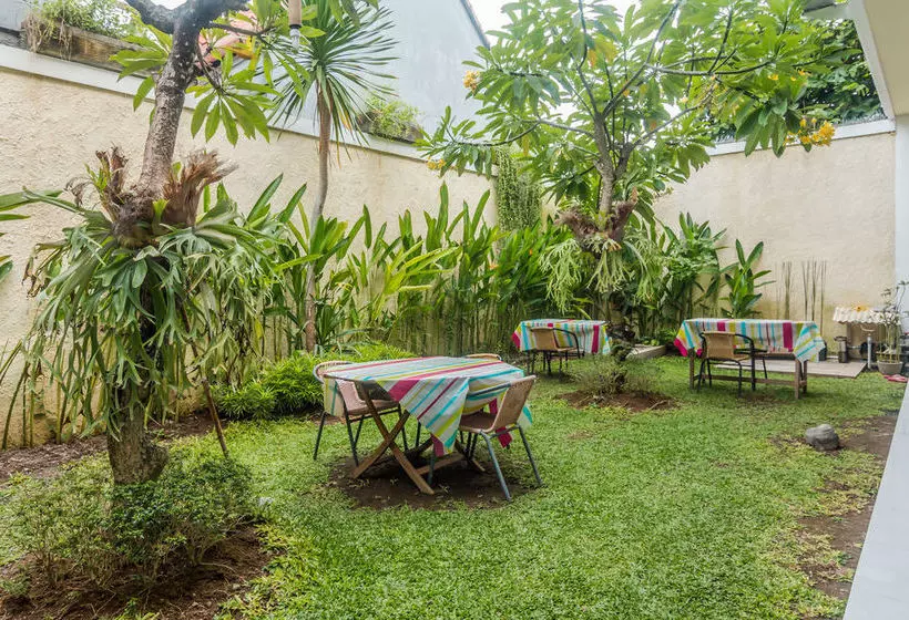 ホテル Zen Rooms Denpasar Mertasari