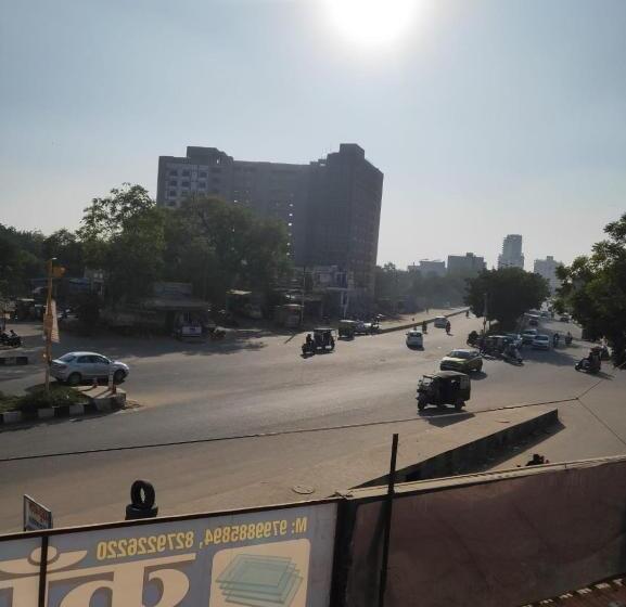 هتل Castle Home Stay