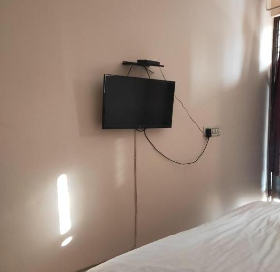 هتل Castle Home Stay