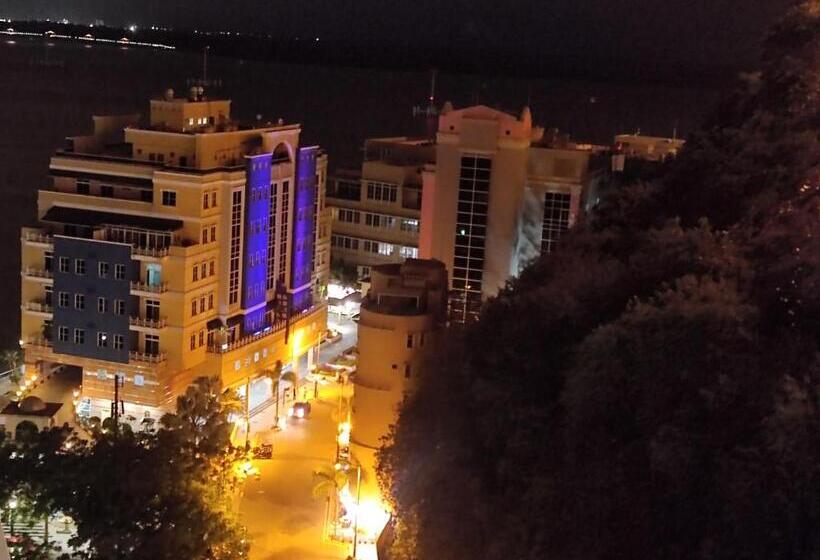 Suite Riverfront Puerto Santa Ana