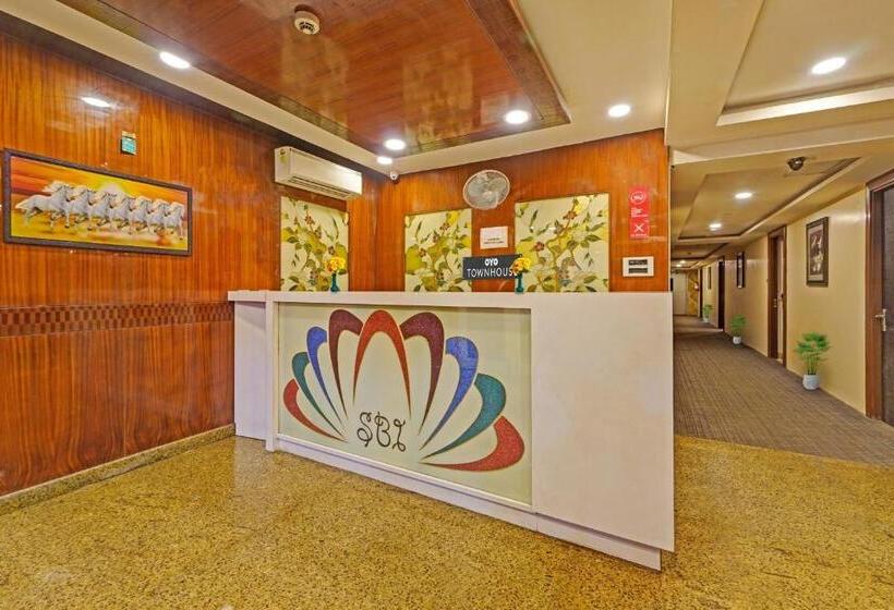 Hotel Super Townhouse Anna Salai