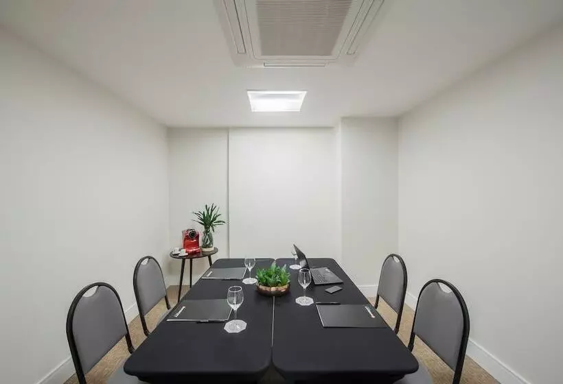 Hotelli Intercity Cidade Baixa