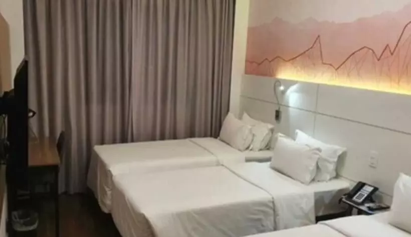 Hotelli Intercity Cidade Baixa