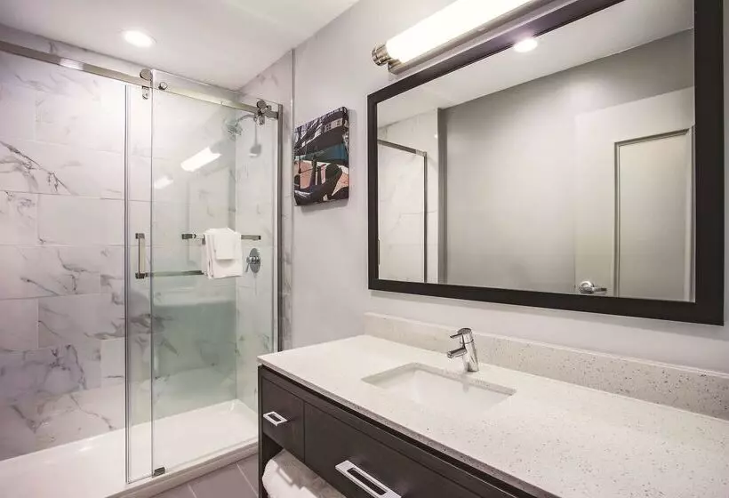 ホテル La Quinta Inn & Suites By Wyndham Baltimore Downtown