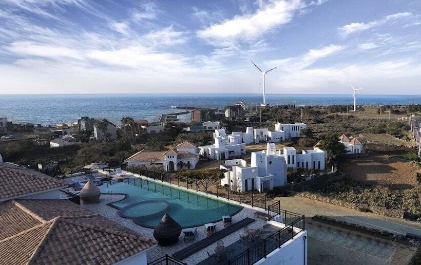 Libentia Hotel & Pool Villa