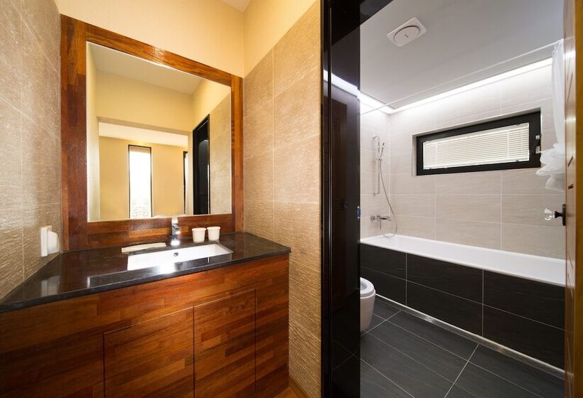 Libentia Hotel & Pool Villa