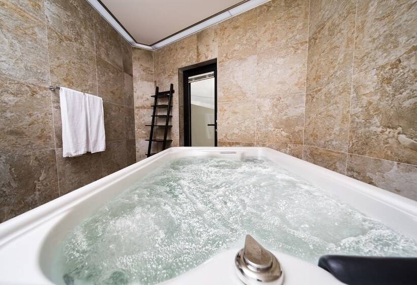 Libentia Hotel & Pool Villa