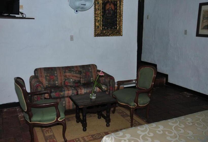 هتل Mision Santa Barbara Rnt 4799