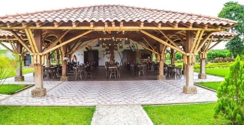 هتل Parque De Los Arrieros