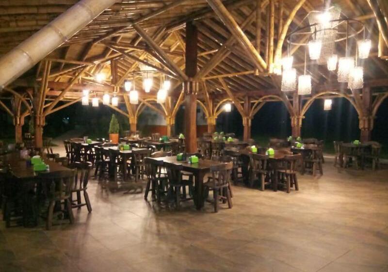 هتل Parque De Los Arrieros