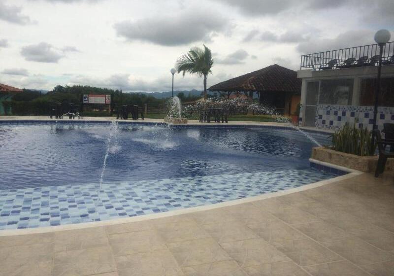 هتل Parque De Los Arrieros