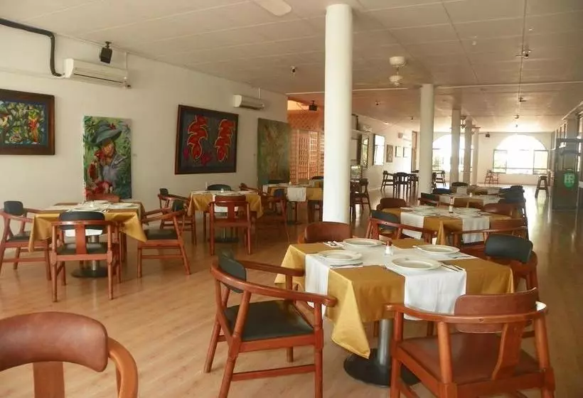 Hotelli Royal Plaza