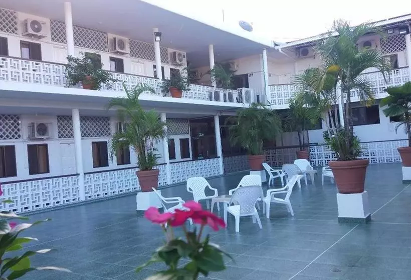 Hotelli Royal Plaza