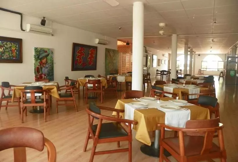 Hotelli Royal Plaza