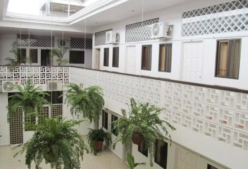 Hotelli Royal Plaza