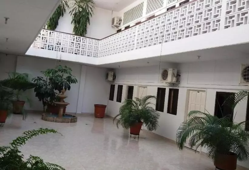 Hotelli Royal Plaza