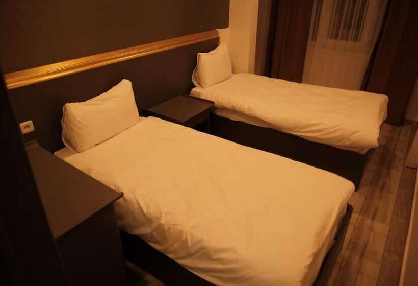 ホテル Azra Family