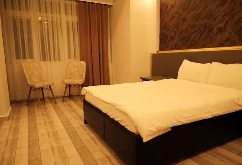 ホテル Azra Family