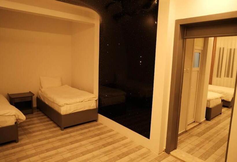 ホテル Azra Family