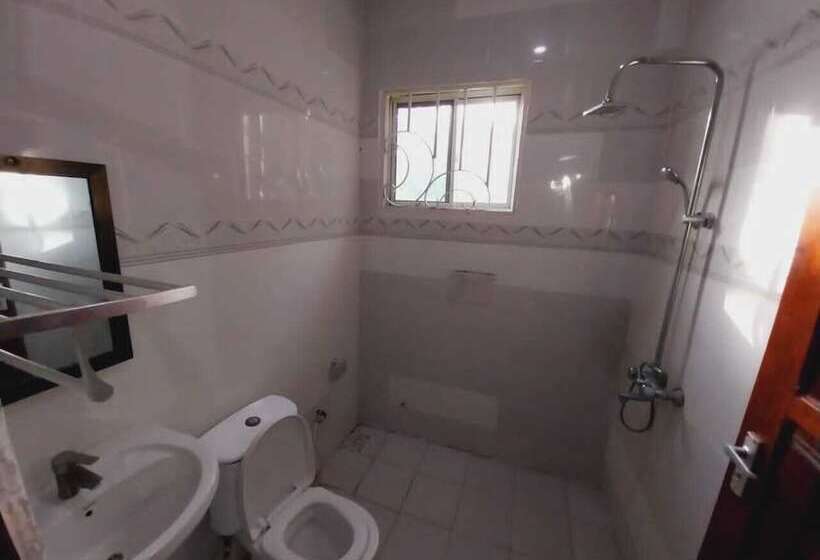 민박 L&j Modern Backpackers Kigamboni