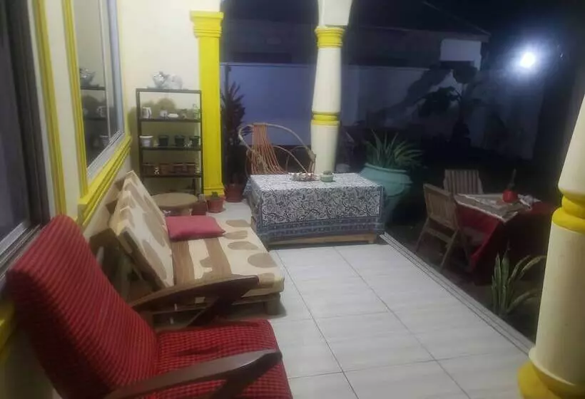 تختخواب و صبحانه L&j Modern Backpackers Kigamboni