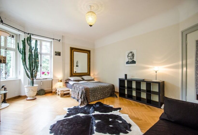 Vandrarhem Villa 12 Guesthouse